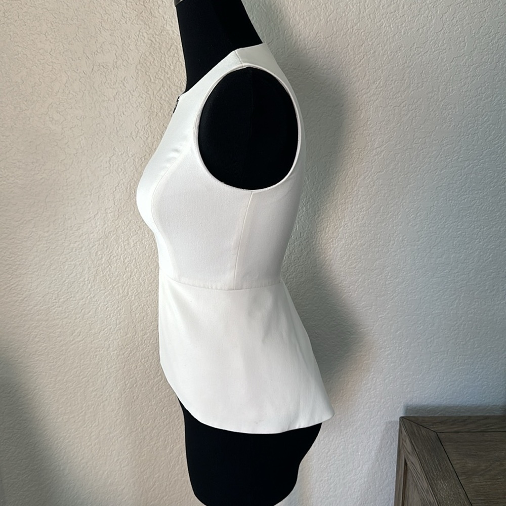 BCBGMAXAZRIA Womens Abrielle Sleeveless Peplum Top in White XS - Picture 5 of 13